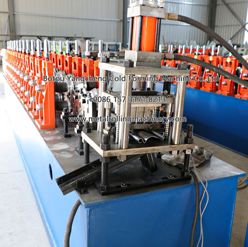 Hot sales  standard high precision wind resistant rolling shutter door machine